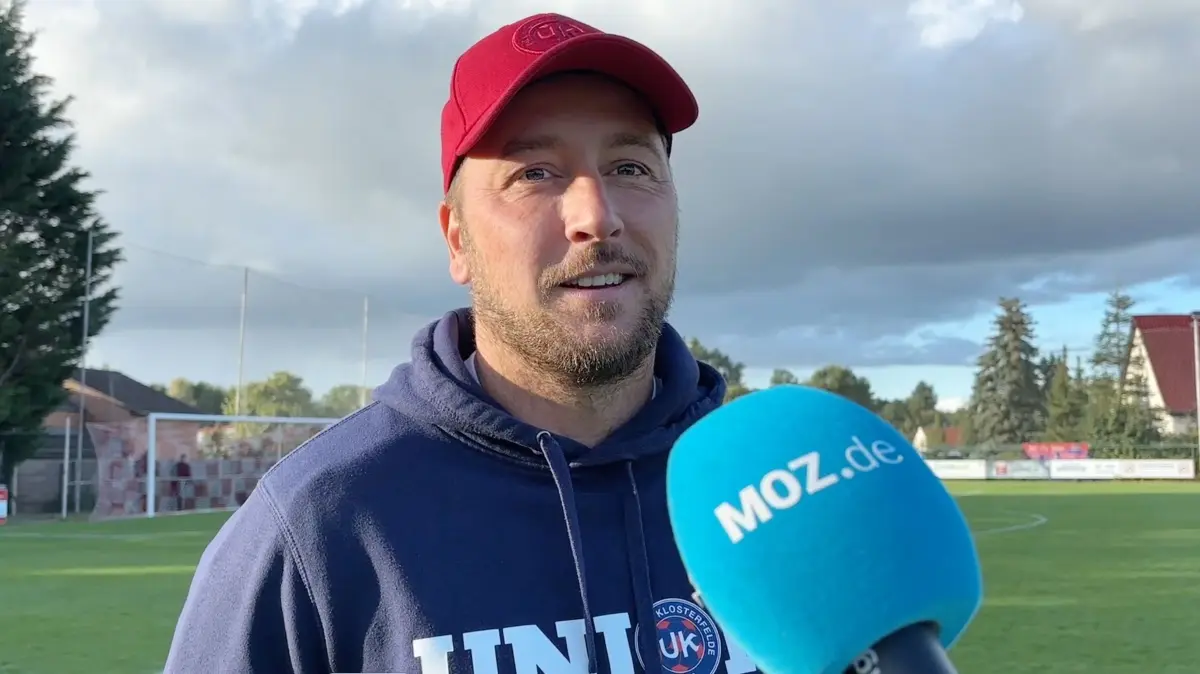 FB BBL 5. ST Union KLosterfelde - Gr?n-Wei? L?bben : Klosterfelde, 28.09.24, FB BBL 5. ST Union KLosterfelde - Gr?n-Wei? L?bben, Klosterfeldes Trainer Kevin Hetzel