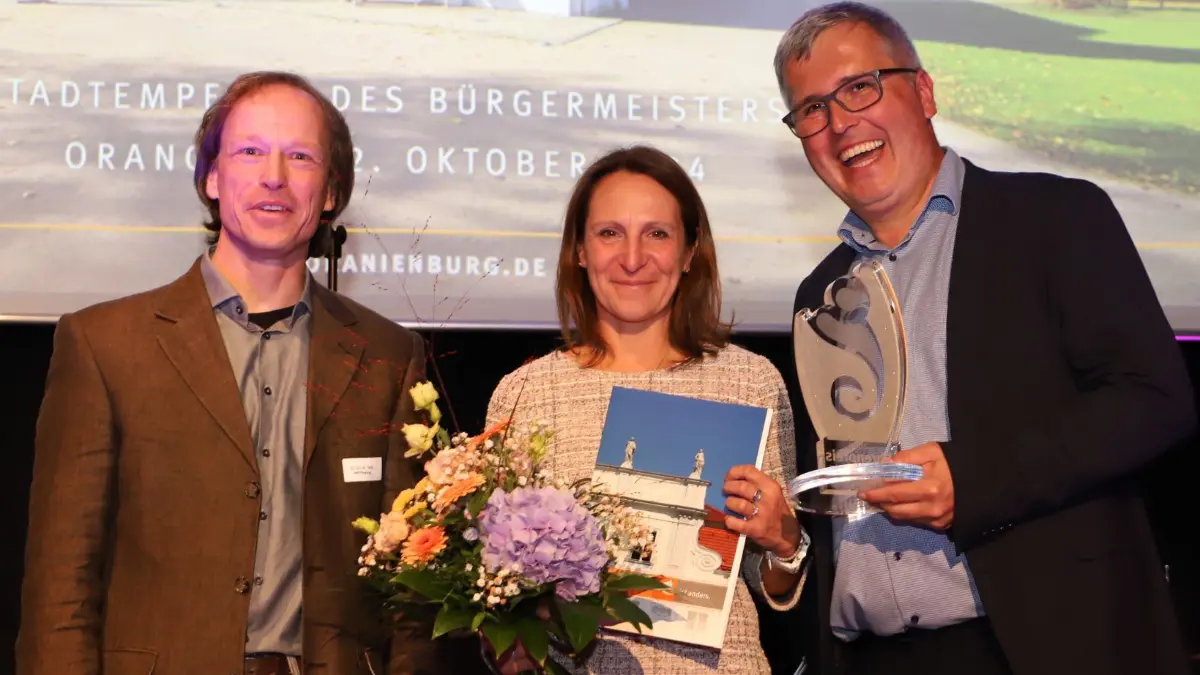 Stadtempfang Oranienburg 2. Oktober 2024, Preise für Sport Vereine Ehrenamt, Motto: Es lebe der Sport, Preis für Laufgemeinschaft Oberhavel, Vorsitzende Kathrin Koczessa