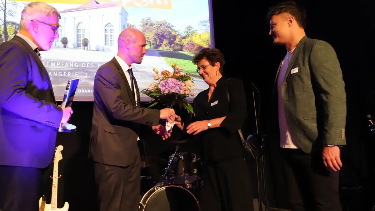 Stadtempfang Oranienburg 2. Oktober 2024, Preise für Sport Vereine Ehrenamt, Motto: Es lebe der Sport, Preis für Judoclub Samura mit Christian Lambeck und Gertrud Sasse