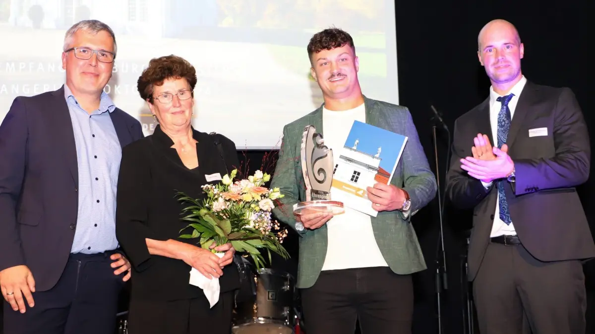 Stadtempfang Oranienburg 2. Oktober 2024, Preise für Sport Vereine Ehrenamt, Motto: Es lebe der Sport, Preis für Judoclub Samura mit Christian Lambeck und Gertrud Sasse