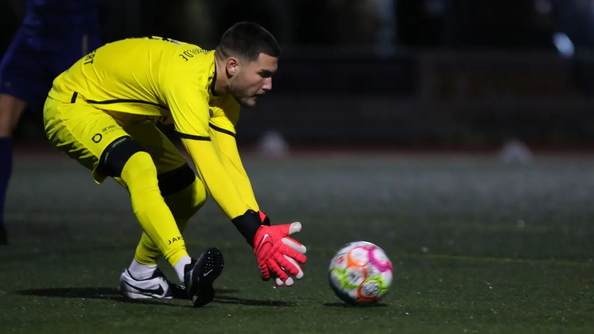 Sicher aufgenommen: Kilian Schubert von Union Klosterfelde ist ein Torwart der Extraklasse in der Brandenburgliga. Der 22-Jährige kam in der Sommerpause vom Berliner AK aus der Regionalliga.