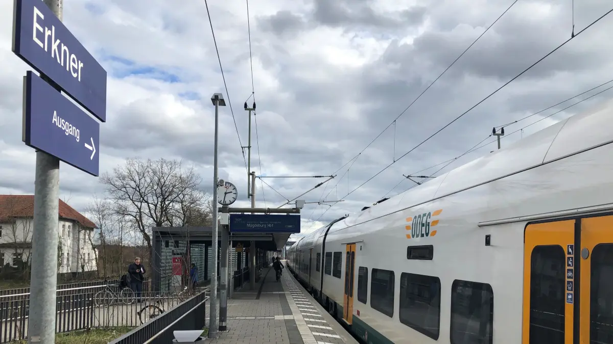 RE1 in Erkner Bahn - Odeg fährt nicht
