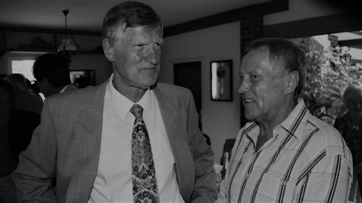 Bei einem der regelmäßigen Ehemaligen-Treffen: Hartwig Köpcke (1944-2024) und Lothar Reidock (rechts)