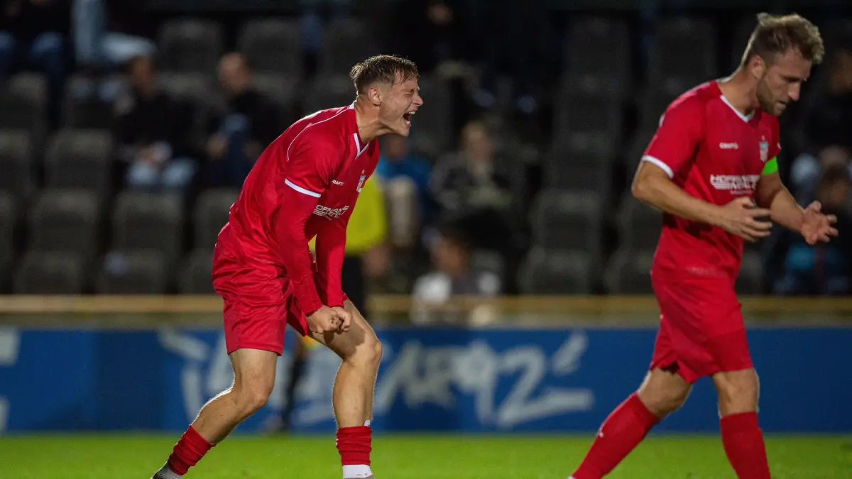 RLNO Hertha BSC II - FSV Zwickau 2024/25: Fussball, Herren, Saison 2024/2025, Regionalliga Nordost (11. Spieltag), Hertha BSC II - FSV Zwickau, v. l. Felix Pilger (FSV Zwickau), Mike Könnecke (FSV Zwickau), 04.10. 2024, Foto: Sebastian Räppold / Matthias Koch
