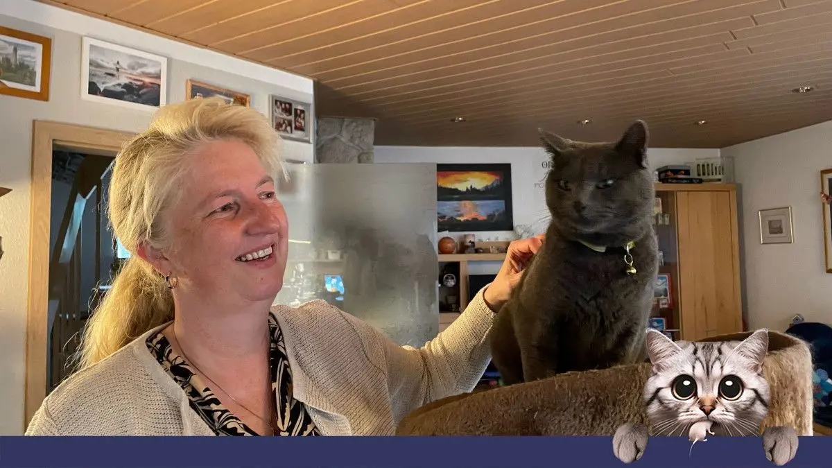 Kater Mio aus Marwitz mit seiner Besitzerin Andrea Stuth: Der kleine Raufbold fürchtet weder Hunde noch Pferde und hat auf seinen ausgedehnten Spaziergängen über die Felder und Wiesen einiges erlebt. Die Auswertung der GPS-Daten zeigt einige Überraschungen.