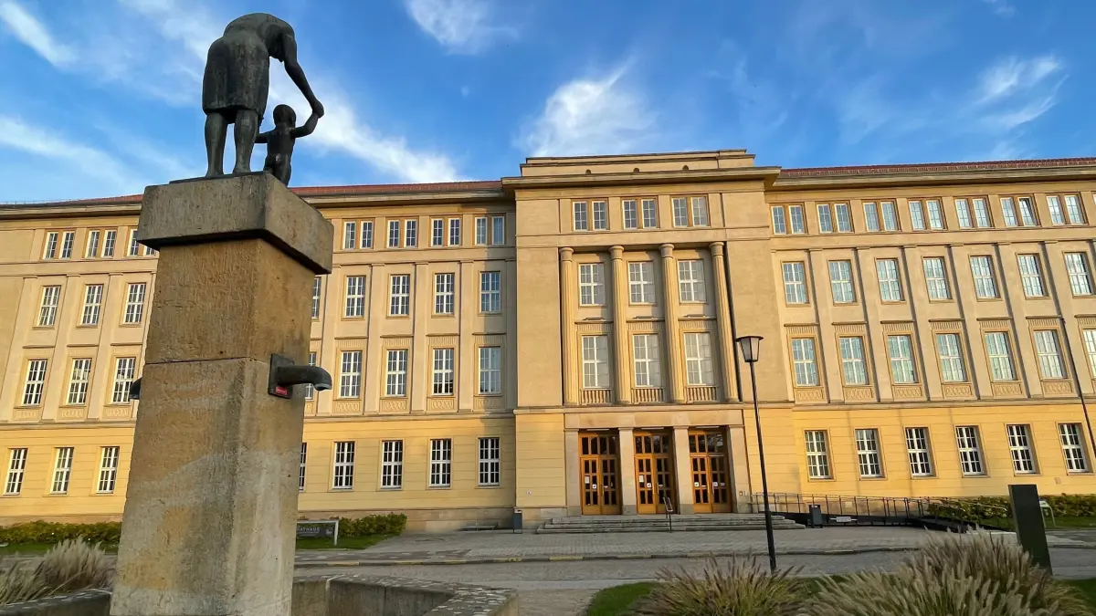 Im Einwohnermeldeamt im Rathaus Eisenhüttenstadt gibt es Termin-Engpässe. Wann ändert sich die Situation?