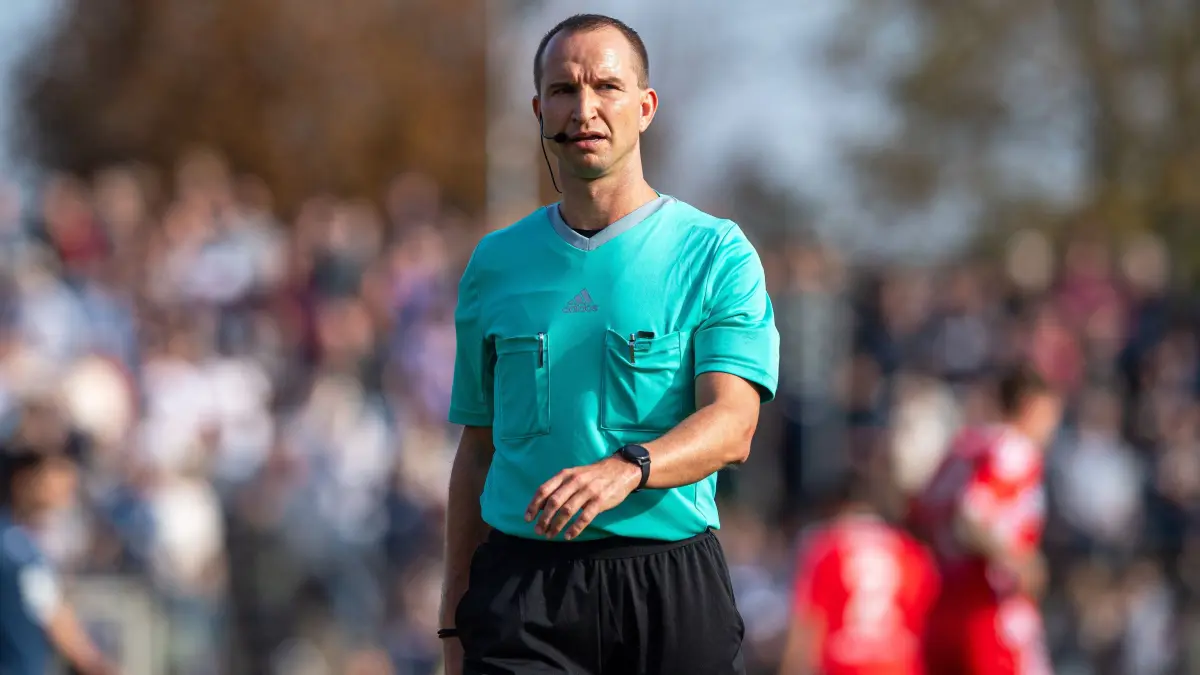 RLNO Babelsberg 03 - Hallescher FC 2024/25: Fussball, Herren, Saison 2024/2025, Regionalliga Nordost (12. Spieltag), SV Babelsberg 03 - Hallescher FC, Schiedsrichter Christopher Gaunitz, 20.10. 2024, Foto: Sebastian Räppold / Matthias Koch