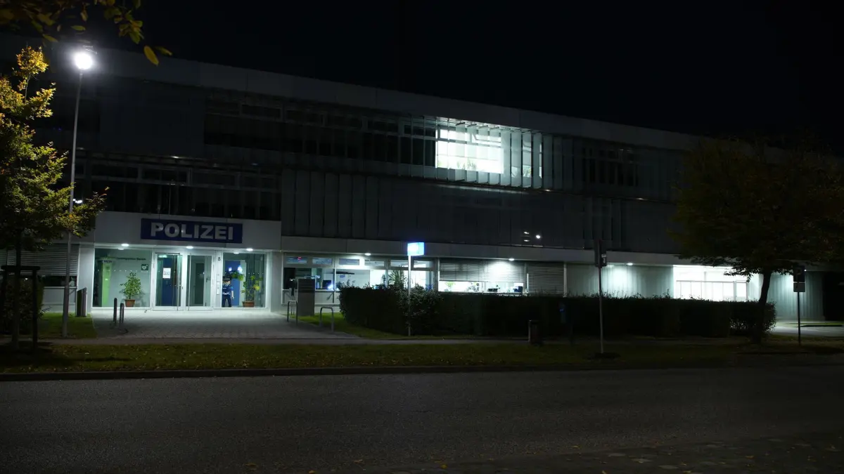 Geplanter Anschlag auf israelische Botschaft: 20.10.2024, Brandenburg, Bernau: Die Polizeiinspektion von Bernau. Die Bundesanwaltschaft hat einen mutmaßlichen Unterstützer der Terrororganisation «Islamischer Staat» (IS) festnehmen lassen, der einen Anschlag auf die israelische Botschaft in Berlin geplant haben soll. Foto: Maximilian Specht/dpa +++ dpa-Bildfunk +++