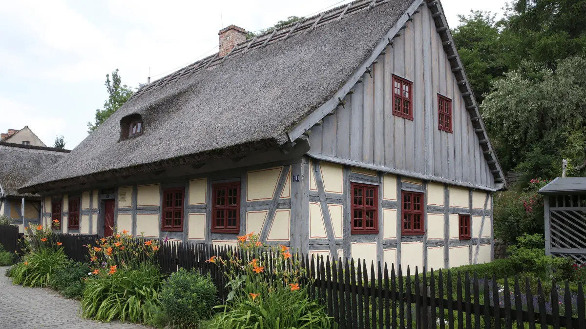 Buch „Einst und Jetzt Neuzelle“: 04. Juni 2018 Buch "Einst und Jetzt Neuzelle" - Strohhaus Museum