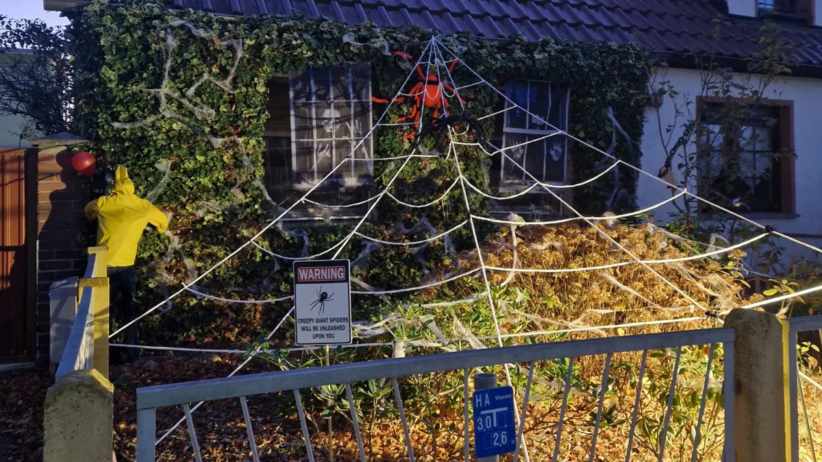 Halloween-Deko in Schwedt - bei Familie Klatt wird geklotzt und nicht gekleckert