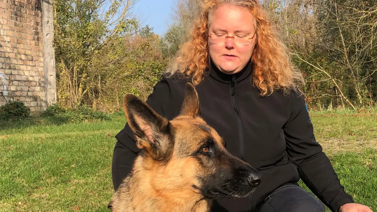 Rettungshund Oranienburg Teamarbeit ist der Schlüssel zum Erfolg: Gabriele Kottsieper und ihre Hündin "Zilli" aus Liebenwalde.