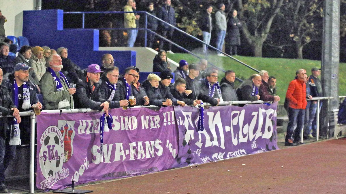 Braandenburgliga: MSV Neuruppin - Altlüdersdorf 2:1, die SVA-Fans feuerten ihr Team über 90 Minuten an.