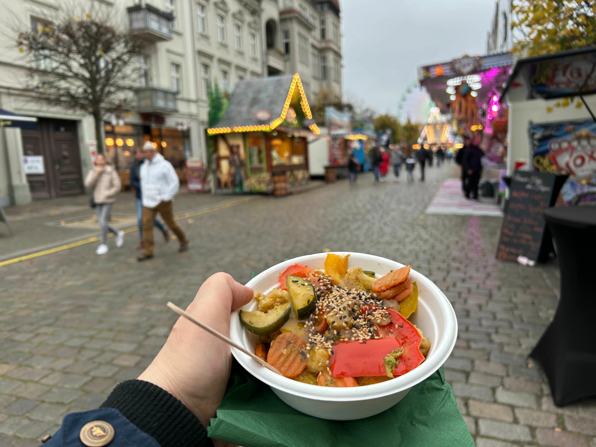 Martinimarkt Neuruppin 2024: Essen auf dem Markt - wie weit kommt man mit 30 Euro?