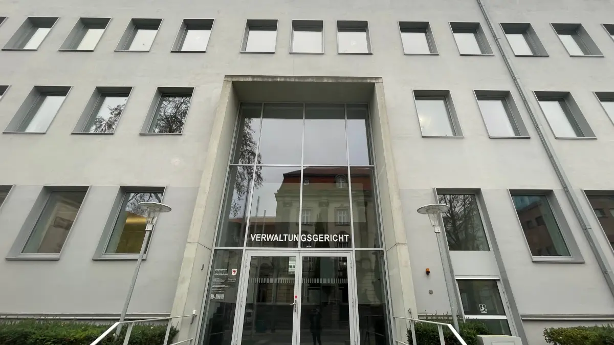 Die Stadt auf der Anklagebank: Auch vor dem Verwaltungsgericht in Frankfurt (Oder) muss sich Eisenhüttenstadt verantworten. Unter anderem klagen das DRK und die Eisenhüttenstädter Wohnungsbaugenossenschaft (EWG)