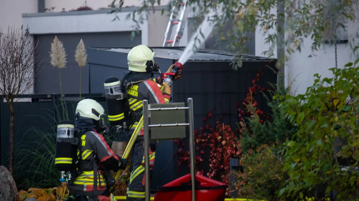Brand in Neuenhagen: Nachbarn sammeln Spenden für die Familie, dessen Haus am Sonntagnachmittag (3. November) abgebrannt ist.