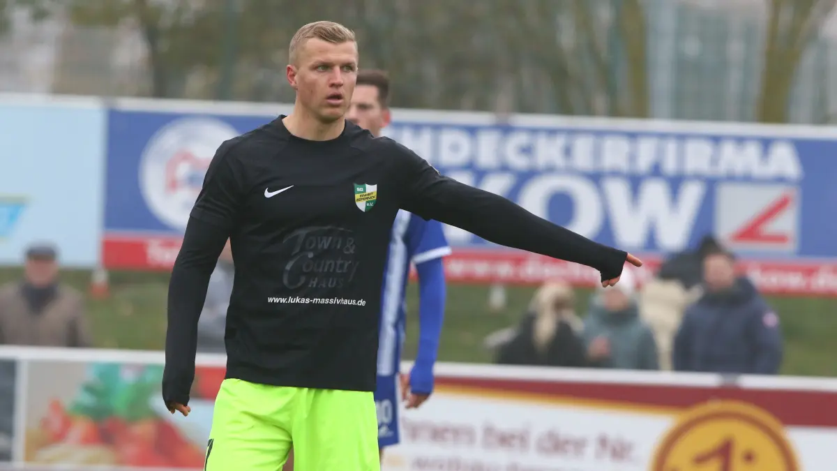 Fußball Landesliga Nord, Einheit Zepernick, Torjäger Stürmer Paul Maurer, dreifach getroffen in Barnim-Derby gegen FSV Bernau, Kandidat Sportler der Woche