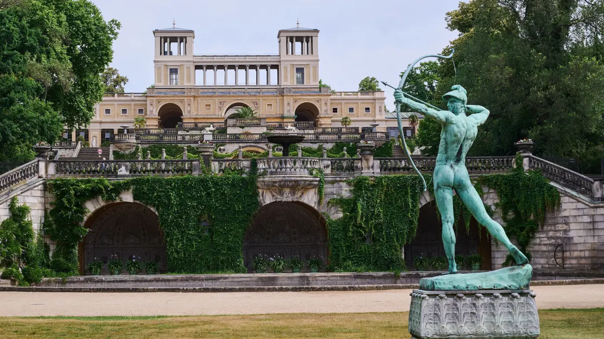 Die Orangerie von Sanssouci: Das Schoss mit seinen Anlagen ist das Berühmteste in Brandenburg. Wie bekannt ist aber seine schwule Geschichte und die der anderen Schlösser?