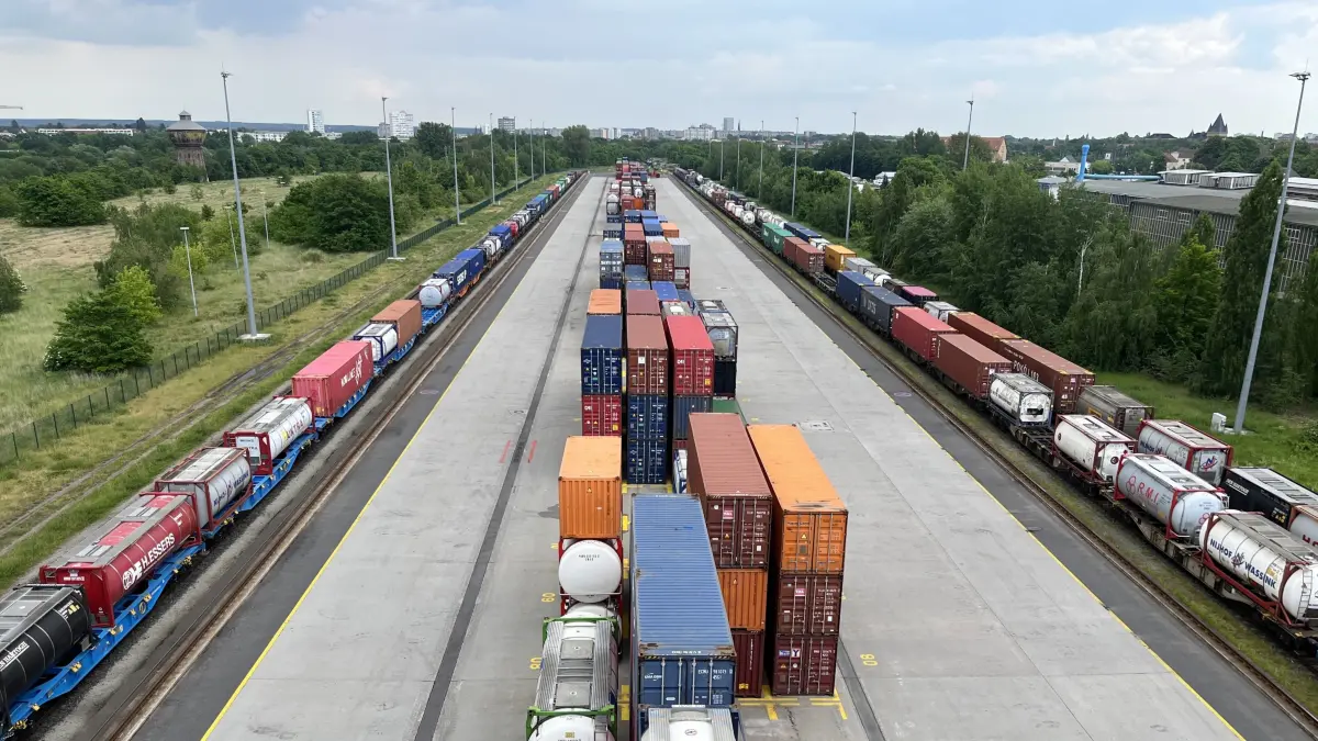 Blick vom Portalkran aus auf das KV-Terminal in Frankfurt (Oder).