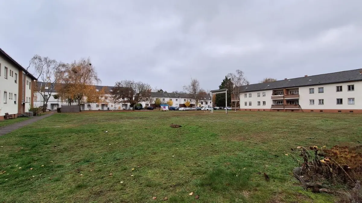 Parkviertel in Kladow, die degewo will zwischen den Bestandbauten weitere Häuser bauen. Die Grünfläche muss der geplanten Verdichtung weichen.