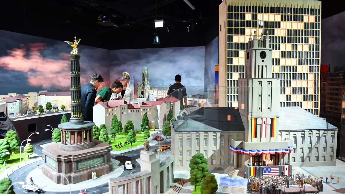 Blick in das 2017 eröffnete Little Big City Berlin. Die Miniaturstadt, die Berlins Geschichte und ihre Gebäude in einem Maßstab von 1:24 zeigt, zieht nicht mehr genug Besucher an und schließt im Dezember 2024.