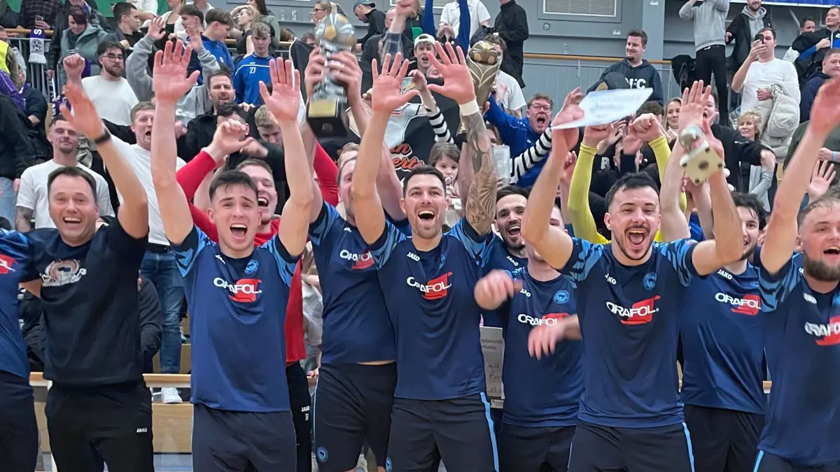 OFC Eintracht Masterssieger: Fußball - Hallenfußball - Oberhavel-Hallenmasters 2024 - Masters in Oranienburg - MBS-Arena - Gastgeber OFC Eintracht gewinnt die 23. Auflage - Foto: Stefan Zwahr