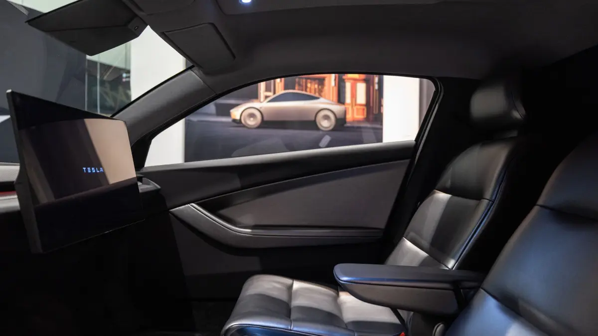 Presse-Vorbesichtigung zur Ausstellung des Cybercab von Tesla