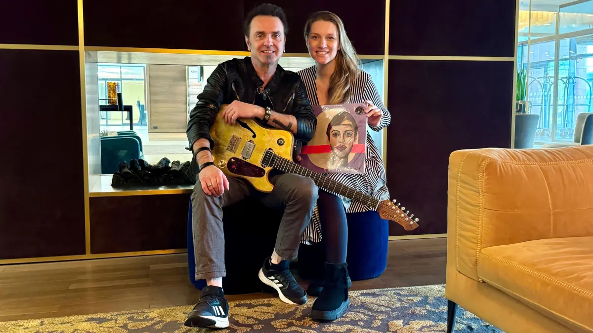 Rosa aus Neuruppin - das sind Fred Zahl und Saskia Adler. Bis zum 3. Januar sind sie in der Stadt anzutreffen - und das gleich zehnmal.