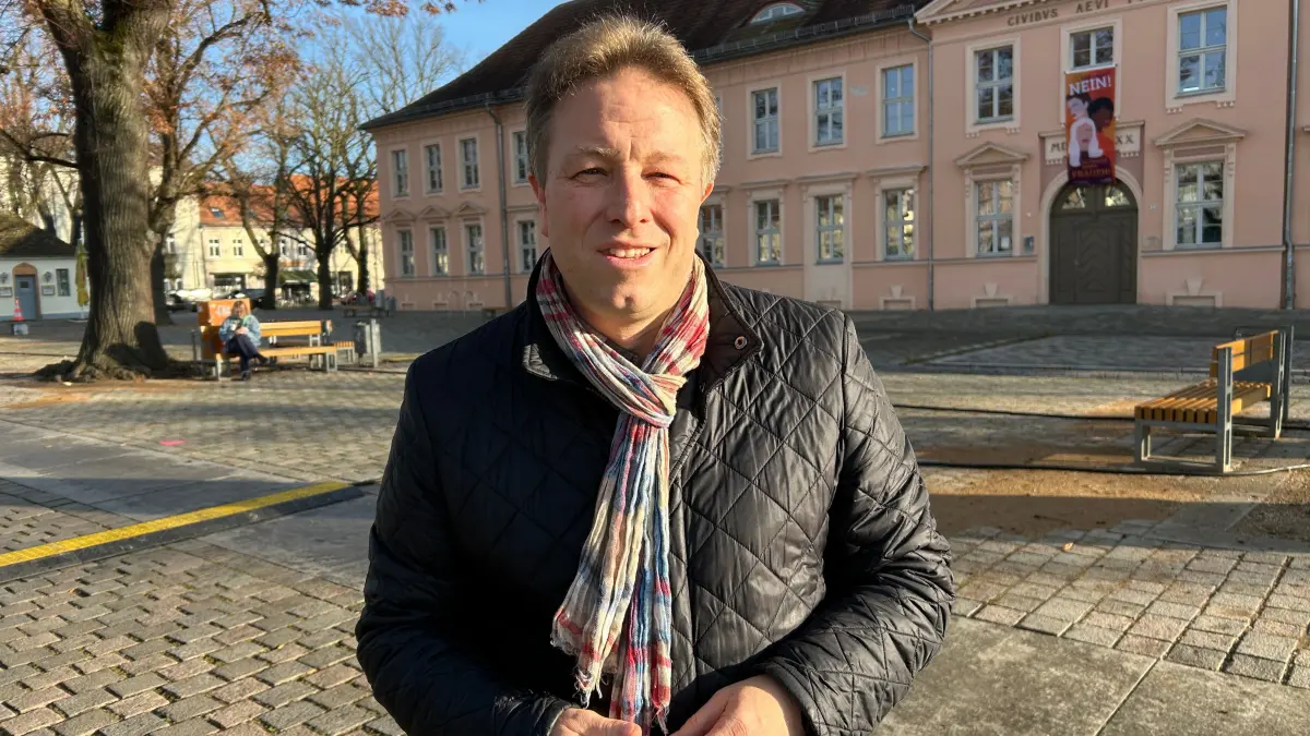 Sebastian Steineke aus Neuruppin tritt bei der Bundestagswahl 2025 wieder für die CDU an. warum Friedrich Merz für ihn ein guter Kanzler wäre und was er von der AfD hält.