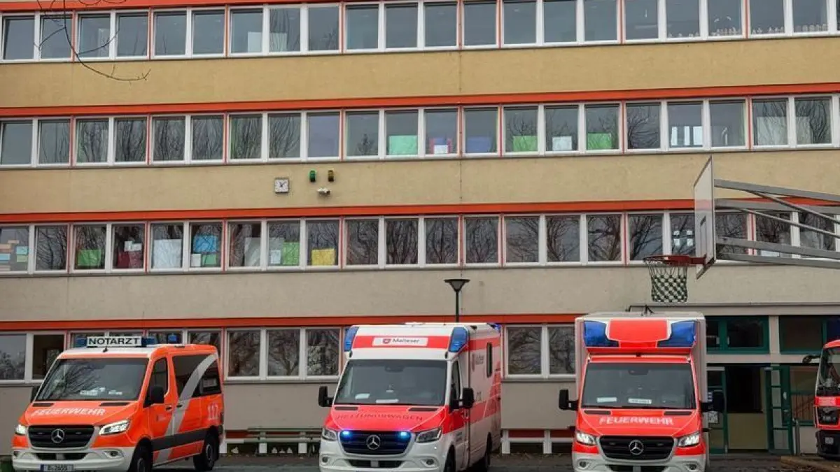 In einer Grundschule in Berlin-Weißensee sind 44 Kinder bei einem Reizgas-Angriff verletzt worden.