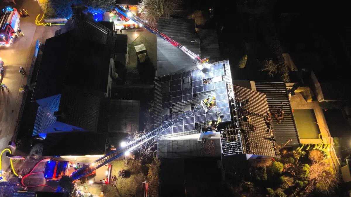 Bremsdorf. Feuer in einem Wohnhaus in Bremsdorf, Landweg, am 04.12.2024. Foto: Feuerwehr Müllrose/Tom Rösner