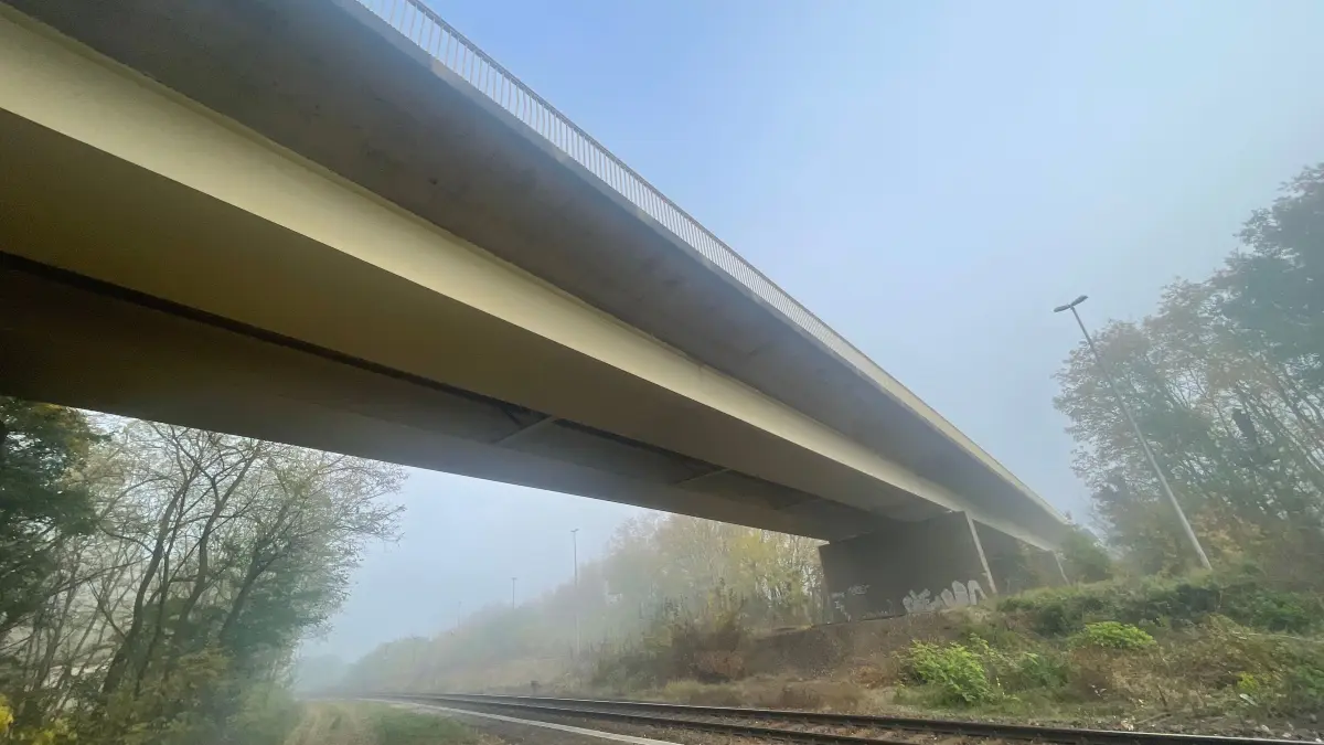 Die Brücke bei Eisenhüttenstadt hat bei Prüfungen mit der Note "ungenügend" abgeschnitten. Welche Folgen hat das?