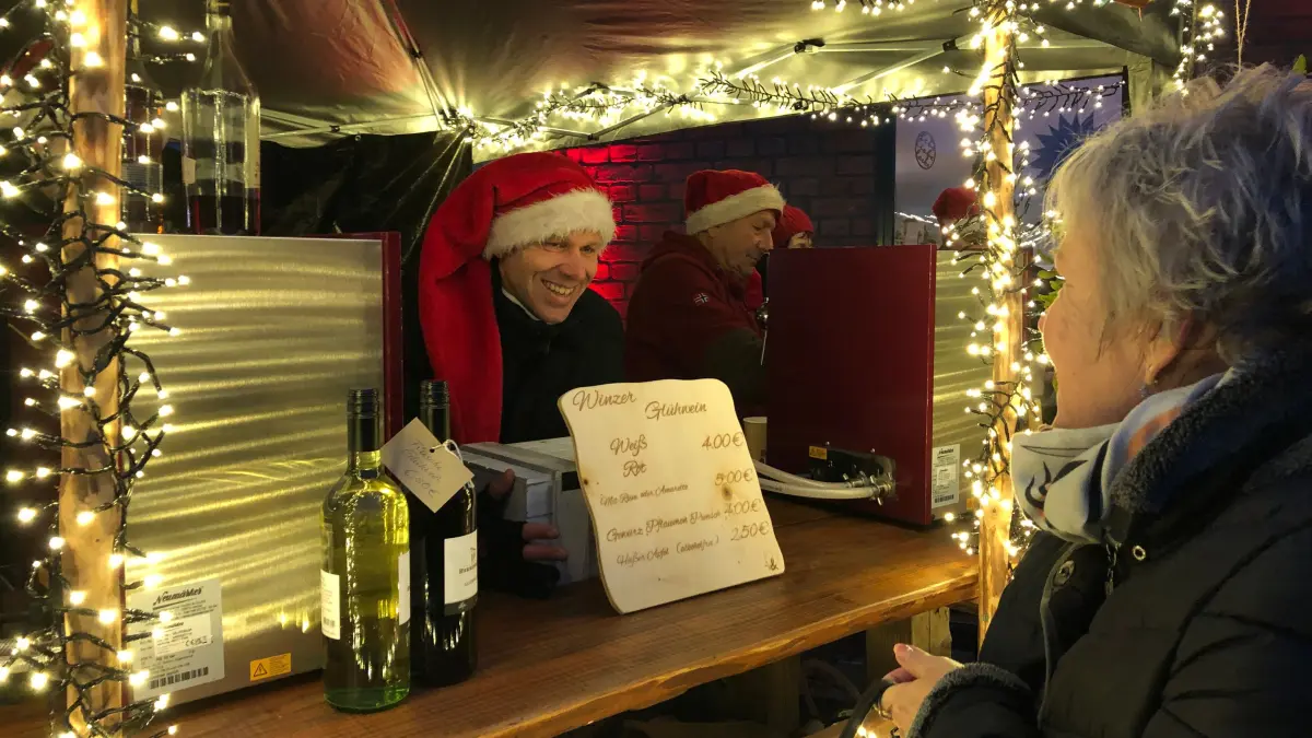 Weihnachtsmärkte in der Region (hier der in Neuzelle am zweiten Adventswochenende) laden auch vom 13. bis 15. Dezember wieder Besucher ein.