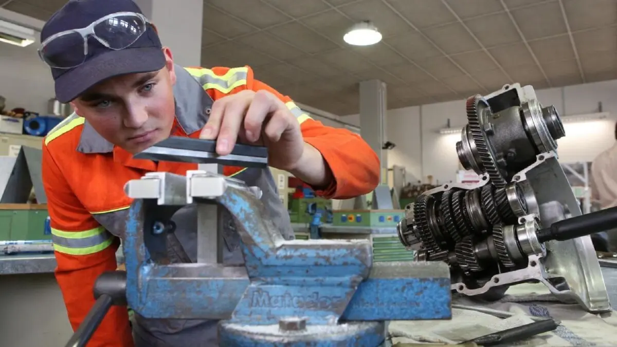 Florian Neumann ist Azubi bei ArcelorMittal Eisenhüttenstadt im Jahr 2015