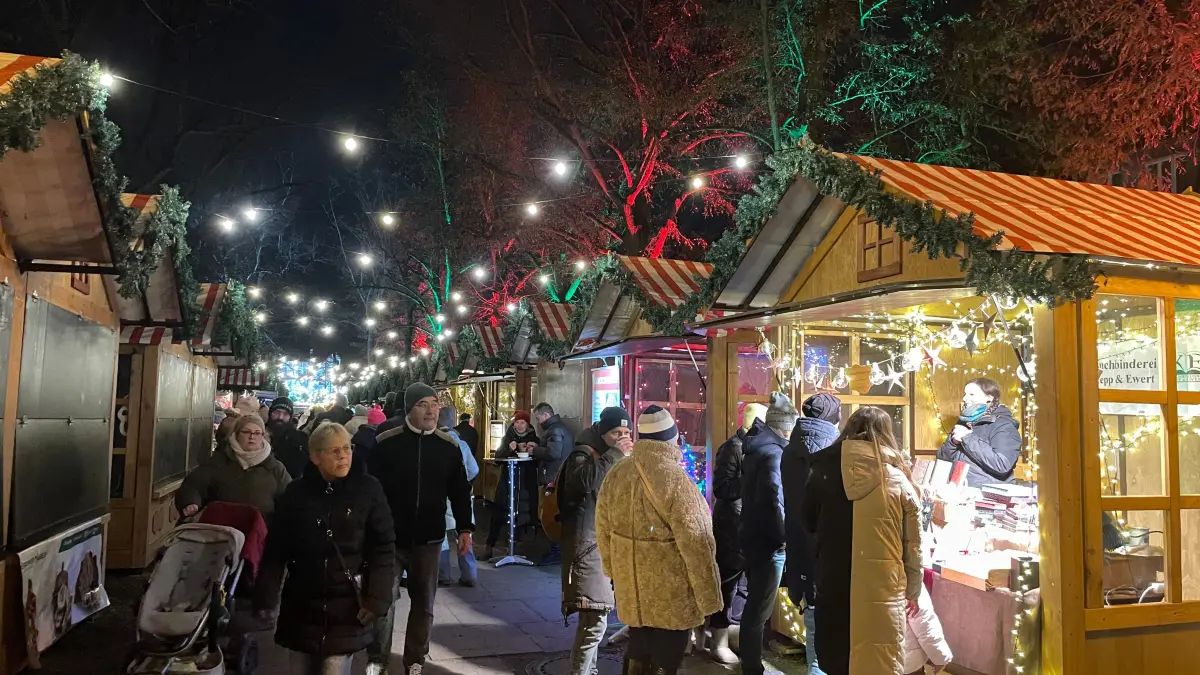 Auf dem Weihnachtsmarkt in Königs Wusterhausen gibt es besonders viele Crêpestände. Essen in weihnachtlicher Atmosphäre ist teuer geworden.