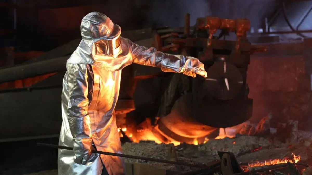 Februar 2015: Der Hochofen I von ArcelorMittal Eisenhüttenstadt ist wieder angeblasen worden und produziert Roheisen. Damit sind wieder zwei Hochöfen am Standort heiß.