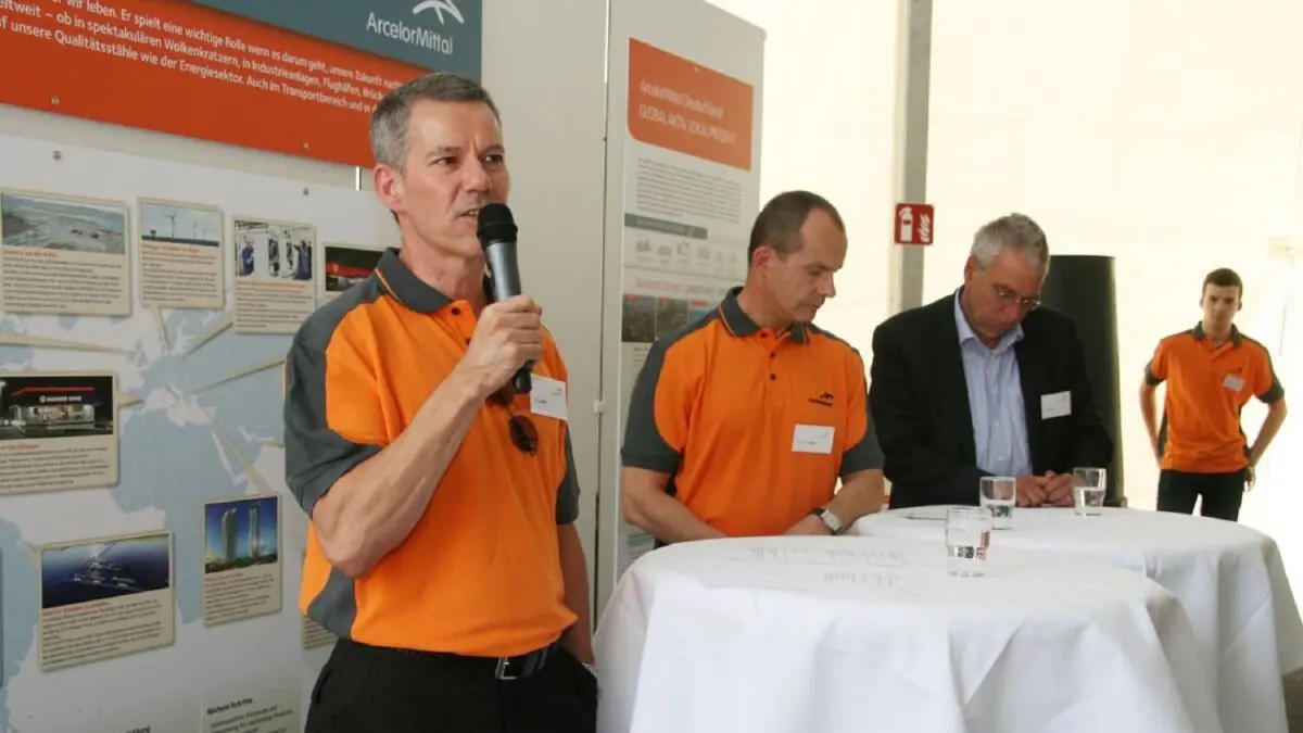 Chefs zum Anfassen: Pierre Jacobs, Vorsitzender der Geschäftsführung von ArcelorMittal (v.l.), Ralf-Peter Bösler, Geschäftsführer Primary, und Arbeitsdirektor Axel Krause