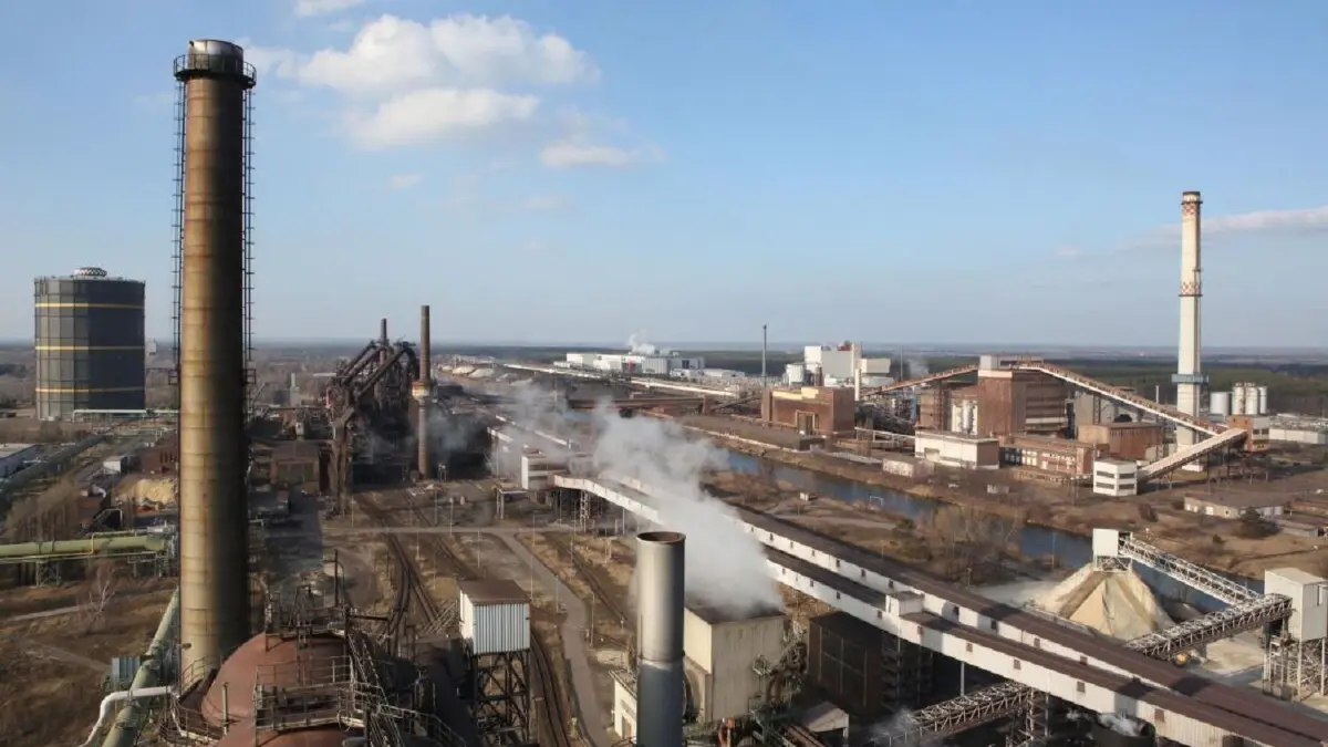 Blick vom Hochofen 5A auf die Industrieanlagen von und bei ArcelorMittal Eisenhüttenstadt