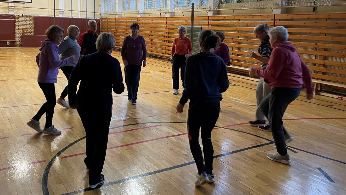 Übungsstunde in Ortwig bei Seelow: Eine Gesundheits-Sportgruppe trainiert dort wöchentlich eine Stunde lang. Jetzt wollen viele die Mitgliedschaft im Kreissportbund kündigen.