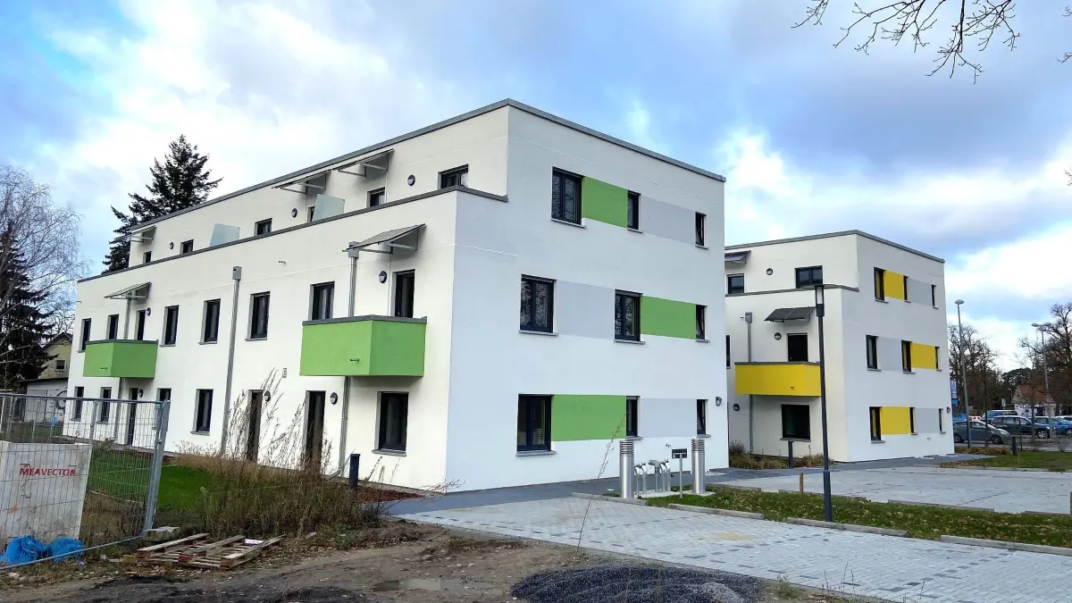 Neue kommunale Wohnungen Schöneiche: In der Warschauer Straße sind zwei von vier Blöcken mit und damit 16 Wohnungen beinahe bezugsfertig.