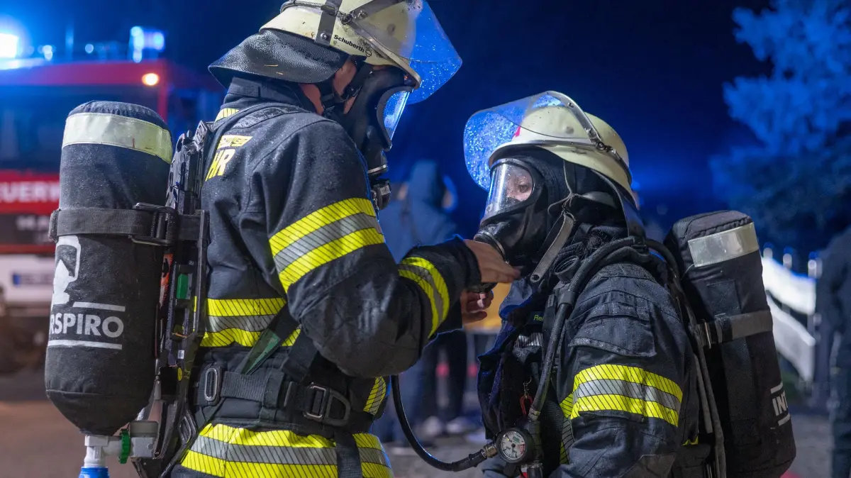 Silvester 2024: Die Feuerwehren rund um Strausberg waren in der Silvesternacht gefordert. Mehrere Brände wurden durch Feuerwerkskörper verursacht.
