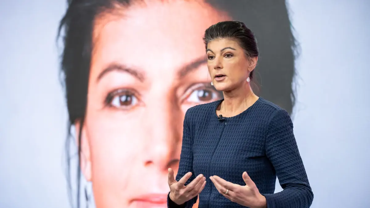 Bündnis Sahra Wagenknecht: ARCHIV - 18.12.2024, Berlin: Sahra Wagenknecht, Bundesvorsitzende des Bündnis Sahra Wagenknecht (BSW), stellt die Kampagne der Partei zur Bundestagswahl 2025 vor. (zu dpa: «Mehr Staat wagen: BSW will «Infrastruktur-Garantie»») Foto: Michael Kappeler/dpa +++ dpa-Bildfunk +++