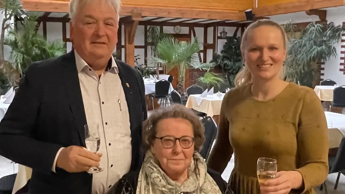 Mit Zuversicht ins neue Jahr: Torsten Noack, stellvertretender Ortsvorsitzender in Neuzelle, Stadtverbandsvorsitzende Ingrid Freninez sowie Désirée Schrade, CDU-Direktkandidatin für den Wahlkreis 63, starteten beim Neujahrsempfang der CDU das Wahljahr 2025.