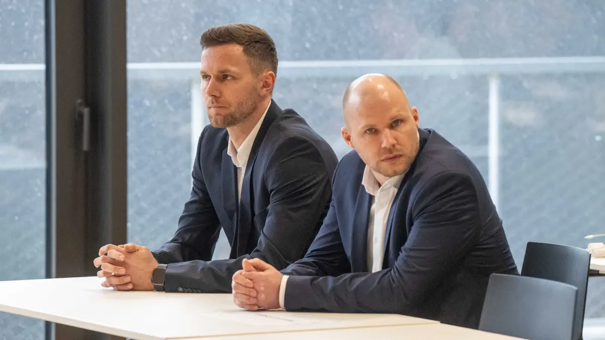DFB-Sportgericht, Verhandlung zum Spiel 1. FC Union - VfL Bochum 2024/25: Fussball, Herren, Saison 2024/2025, 1. Bundesliga, DFB-Sportgericht am DFB-Campus in Frankfurt, mündliche Verhandlung über den Einspruch des VfL Bochum gegen die Wertung der Partie beim 1. FC Union Berlin am 14.12. 2024 (1:1), im Bild: Torwart Patrick Drewes (VfL Bochum), Mannschaftsarzt Dr. Mark Sandfort (VfL Bochum), 09.01.2025, Foto: Matthias Koch