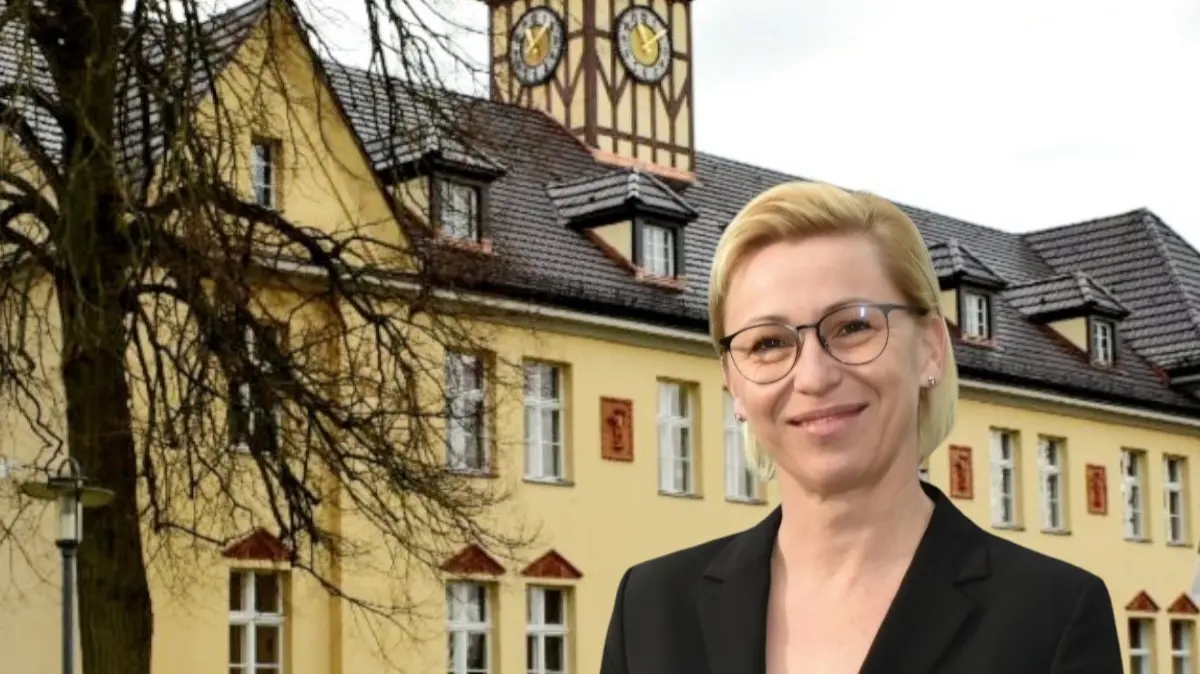 Velten Kandidaten Wahl Bürgermeister 2025 Rathaus 250110 Die Polizistin Nadine Goodmann will Bürgermeisterin in Velten werden. Sie kündigte jetzt ihre Kandidatur an. Weiter Bewerberinnen und Bewerber für die Nachfolge von Amtsinhaberin Ines Hübner gibt es noch nicht. Die Wahl findet voraussichtlich im Herbst statt.