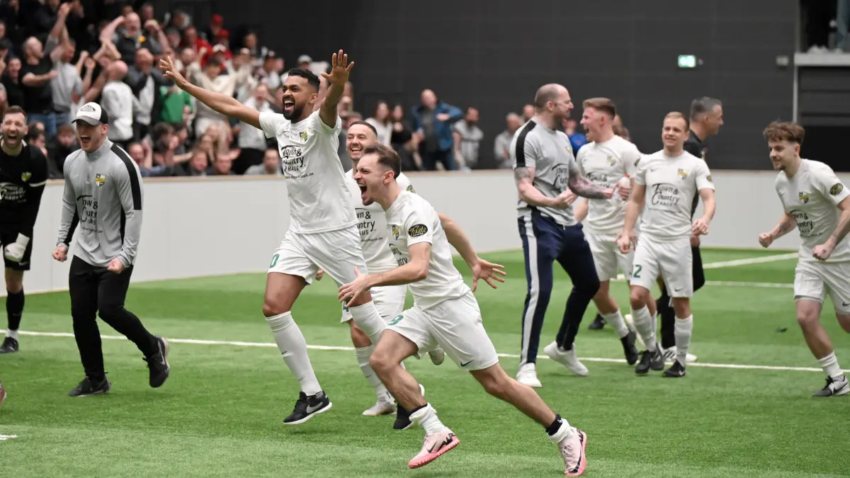 Fussball : Hallenfussball in Bernau S-Arena, NIEDERBARNIM MASTERS, POKAL DES BÜRGERMEISTERS DER STADT BERNAU, Cupgewinner Zepernick
FOTO BENK 10.01.2025