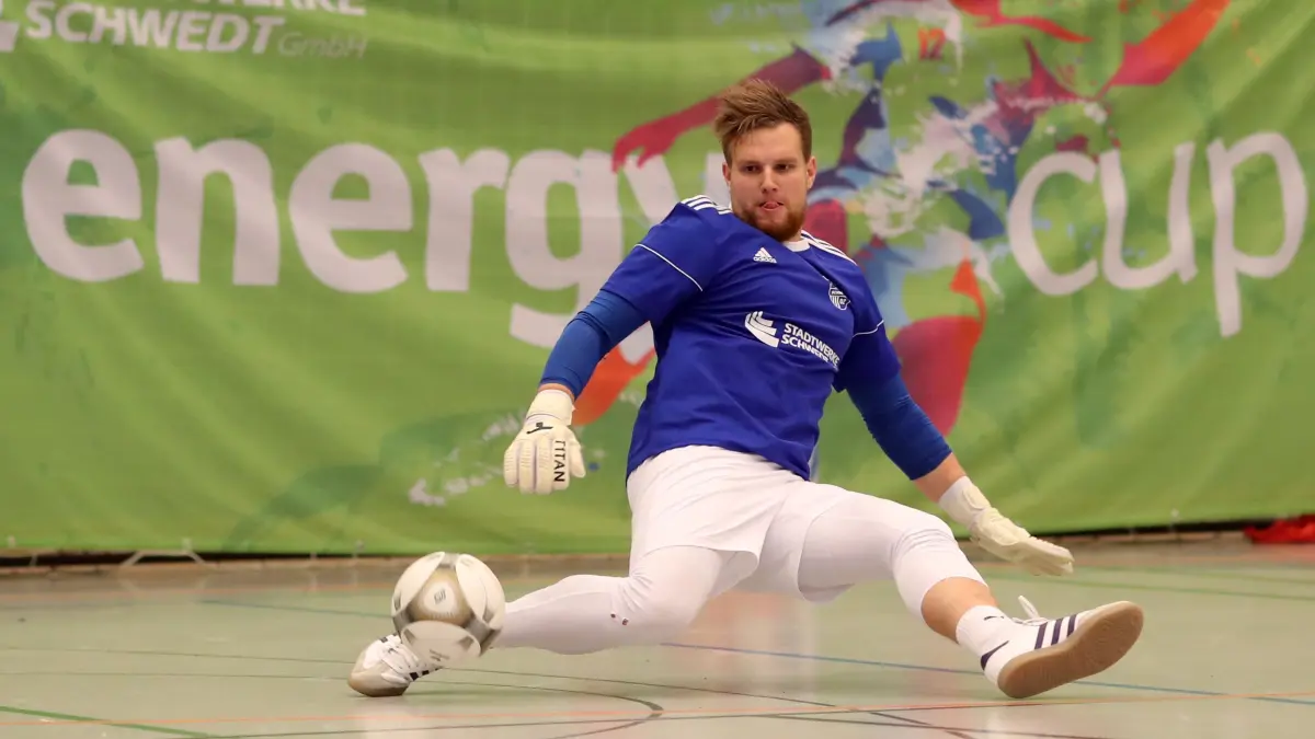 23. energy-cup des FC Schwedt : Schwedt, 11.01.2025, 23. energy-cup des FC Schwedt, Keeper von Schwedt, Maurice Bäuerle