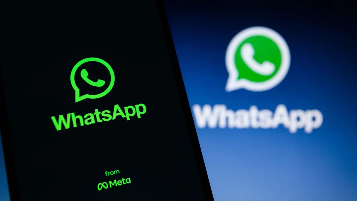 Das Icon der App Whatsapp ist auf einem Smartphone zu sehen. Bei Whatsapp gibt es einige neue Funktionen. Wie man sie auswählt und was möglich ist.