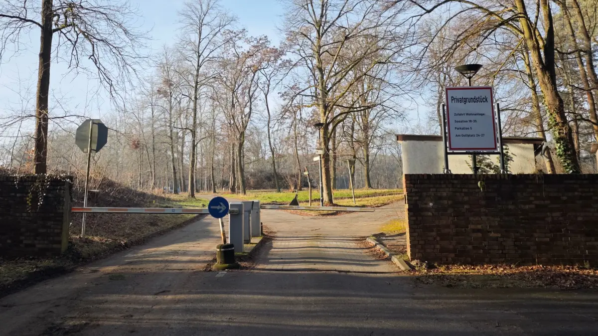 Das neue Viertel in Bad Saarow soll über Privatstraßen erschlossen werden. Wer dort am Scharmützelsee ein Haus kauft, ist über Schranken geschützt.