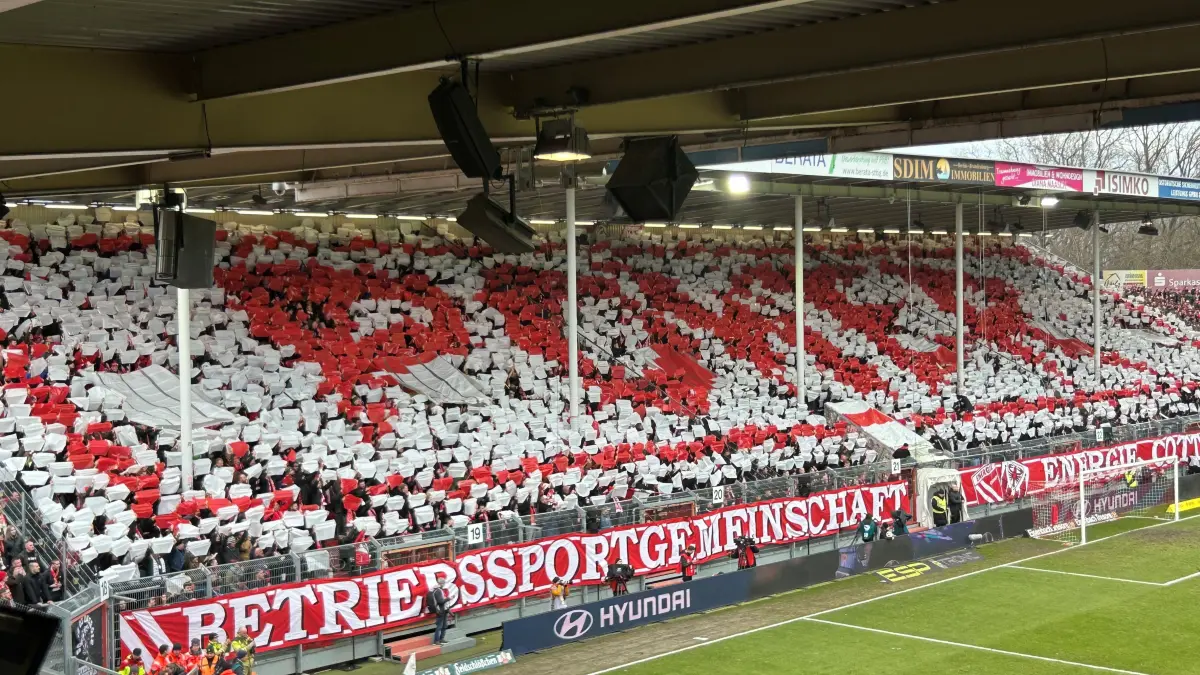 Der zweite Schriftzug auf der N