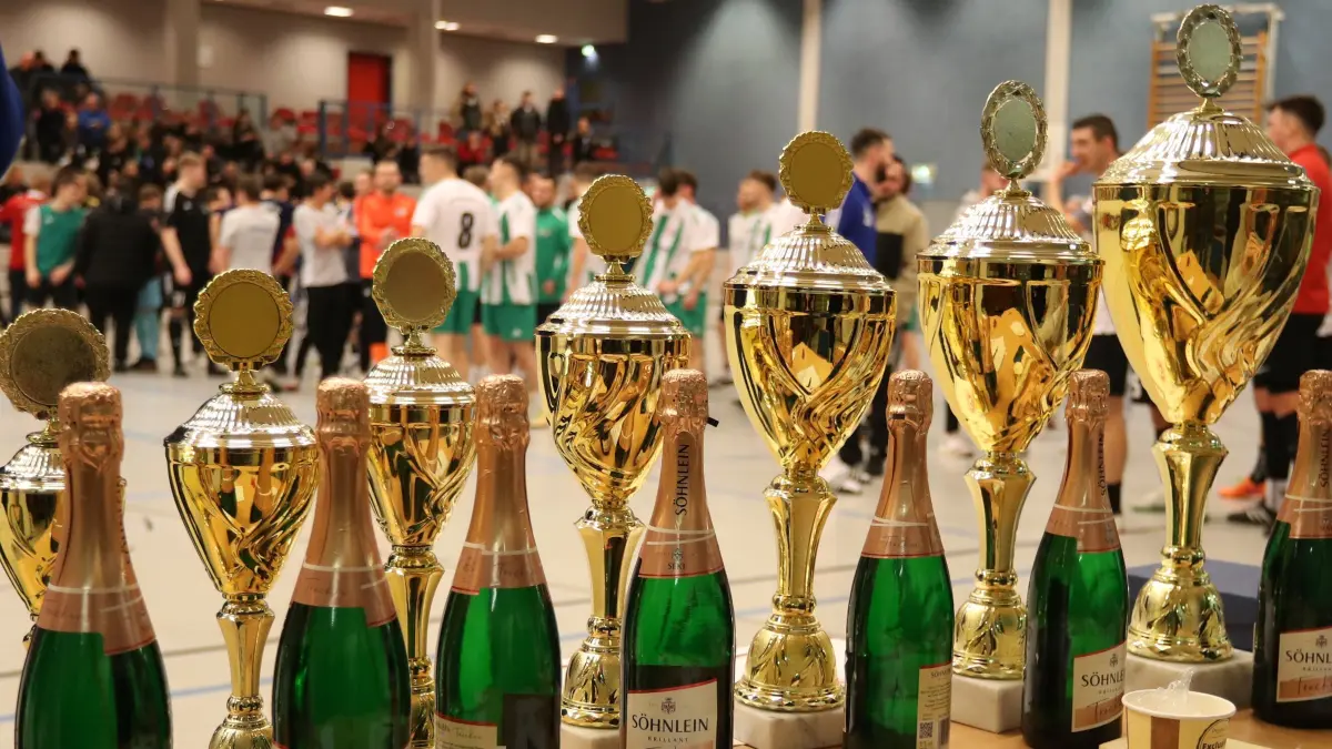Hallenkreismeisterschaft Uckermarkliga : Schwedt, 18.01.2025, Hallenkreismeisterschaft Uckermarkliga, die Pokale